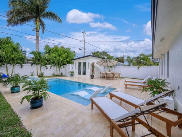 Naples Charming 3 Bedroom Vacation Home Sleeps 6