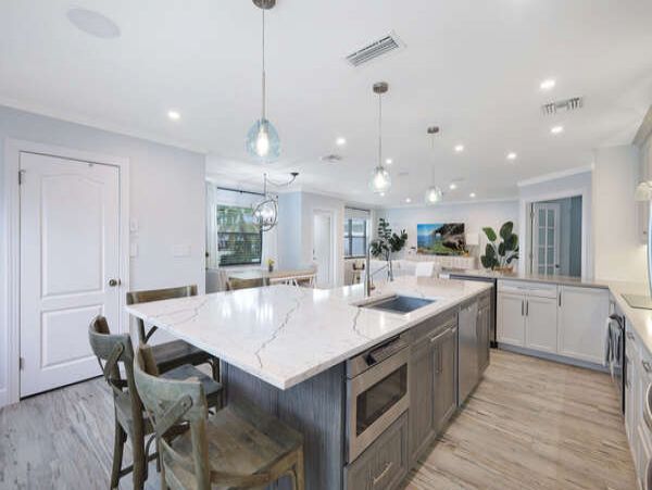 Naples Charming 3 Bedroom Vacation Home Sleeps 6