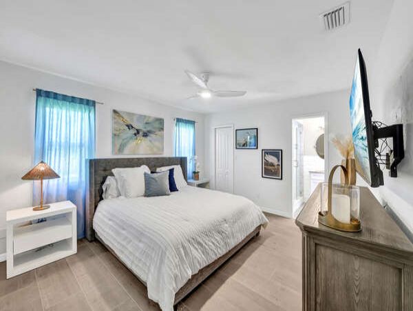 Naples Charming 3 Bedroom Vacation Home Sleeps 6