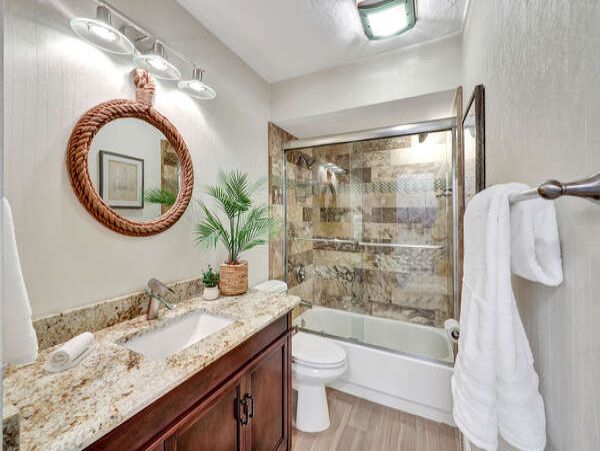 Naples Charming 3 Bedroom Vacation Home Sleeps 6