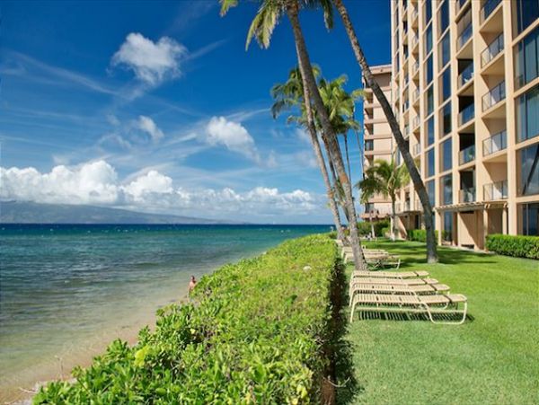 Charming Oceanfront Condo in Kaanapali with Stunning Views
