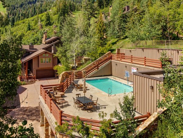 Perfect Vacation Rental with 5 Bedrooms & Great Amenities