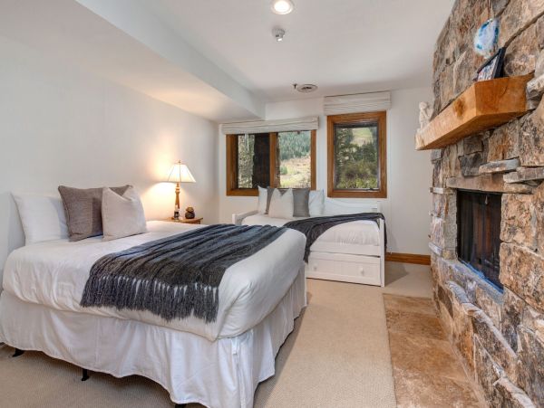 Perfect Vacation Rental with 5 Bedrooms & Great Amenities
