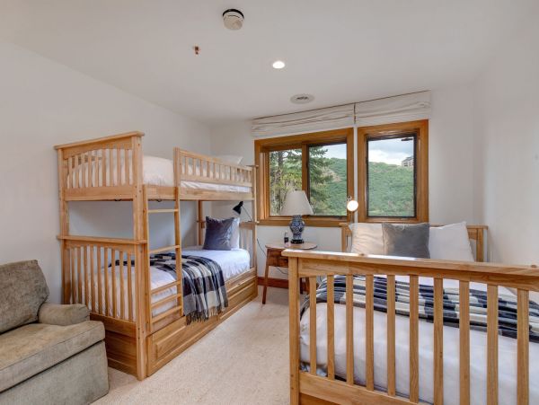 Perfect Vacation Rental with 5 Bedrooms & Great Amenities