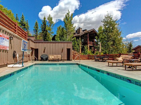 Perfect Vacation Rental with 5 Bedrooms & Great Amenities