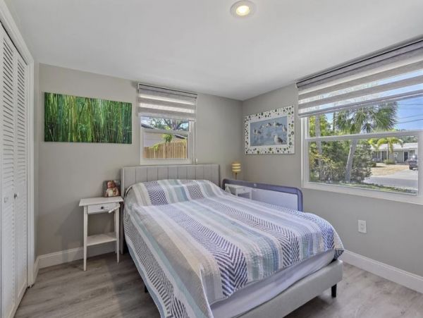 Siesta Key Vacation Home Three Bedroom Walk to Beach