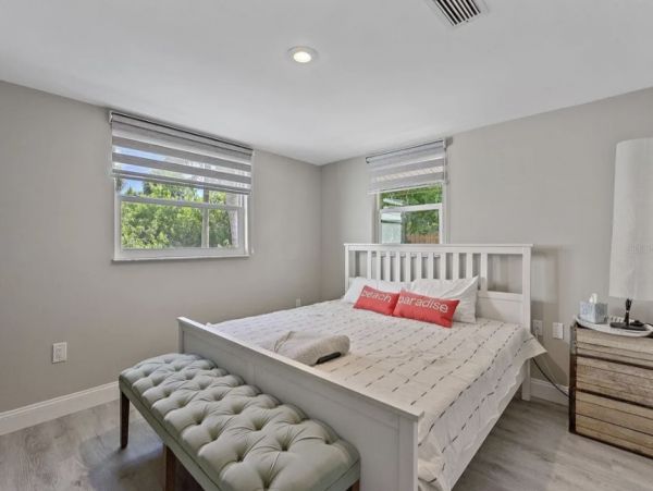 Siesta Key Vacation Home Three Bedroom Walk to Beach