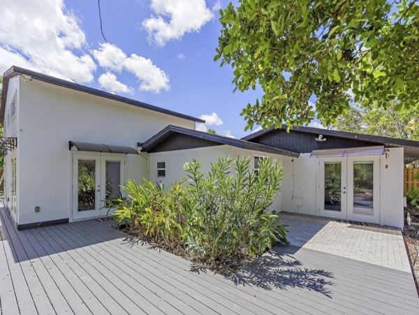 Siesta Key Vacation Home Three Bedroom Walk to Beach