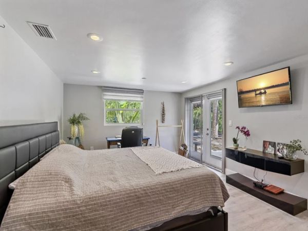 Siesta Key Vacation Home Three Bedroom Walk to Beach