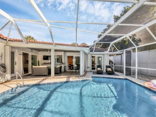 Siesta Key Vacation Home Three Bedroom Walk to Beach