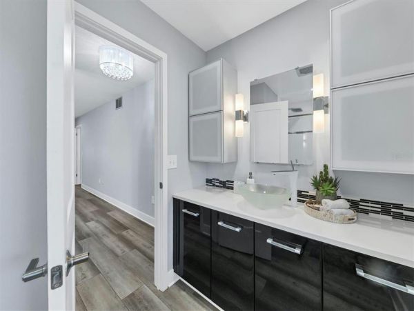 Siesta Key Vacation Home Three Bedroom Walk to Beach