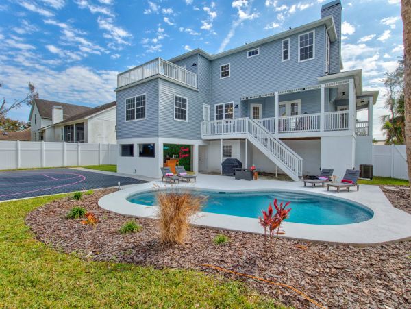 Tastefully Decorated Five Bedroom Vacation Rental in Bradenton