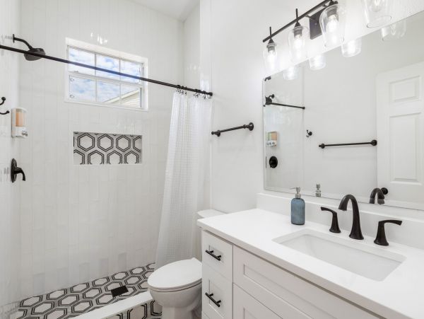 Tastefully Decorated Five Bedroom Vacation Rental in Bradenton