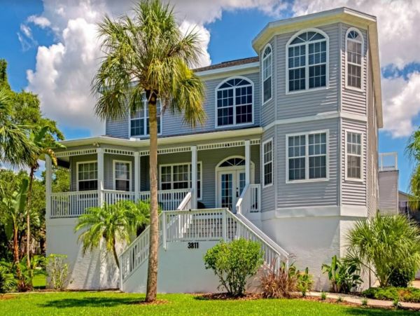 Tastefully Decorated Five Bedroom Vacation Rental in Bradenton