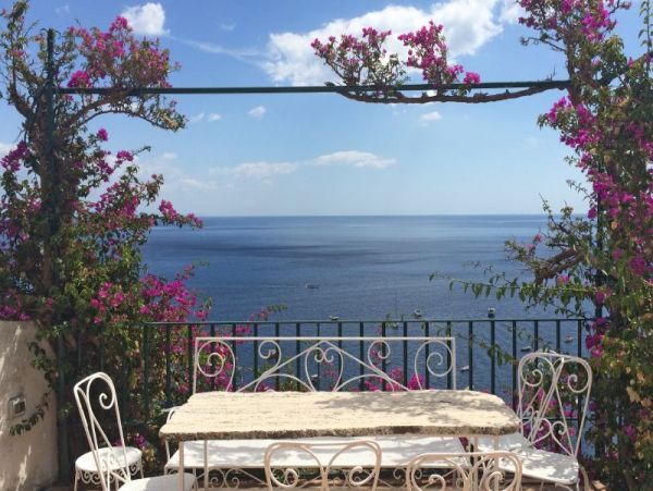 Lovely Positano Vacation Villa with 3 Bedrooms & Amazing Views