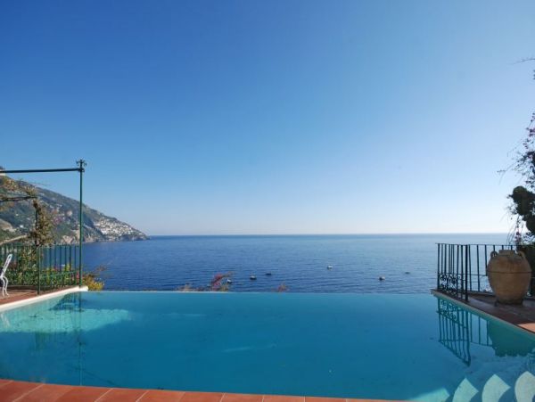 Lovely Positano Vacation Villa with 3 Bedrooms & Amazing Views