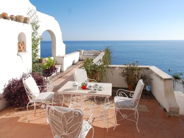 Lovely Positano Vacation Villa with 3 Bedrooms & Amazing Views