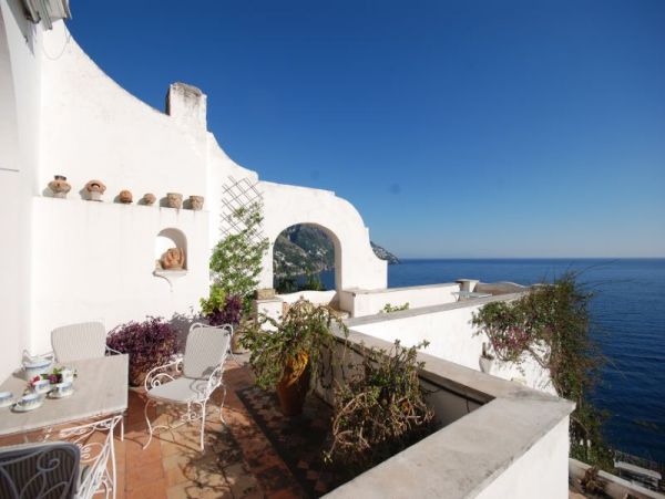 Lovely Positano Vacation Villa with 3 Bedrooms & Amazing Views