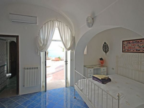 Lovely Positano Vacation Villa with 3 Bedrooms & Amazing Views