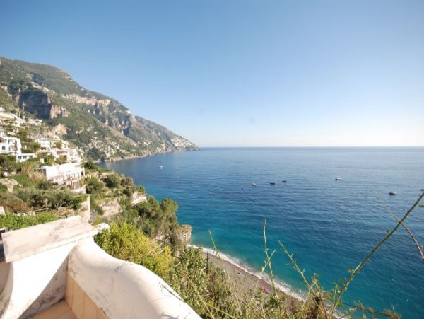 Lovely Positano Vacation Villa with 3 Bedrooms & Amazing Views