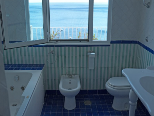 Lovely Positano Vacation Villa with 3 Bedrooms & Amazing Views