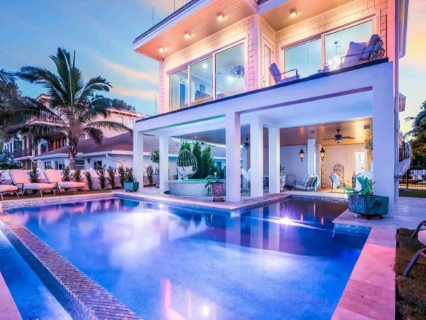 Anna Maria Vacation Home Five Bedroom Beachfront