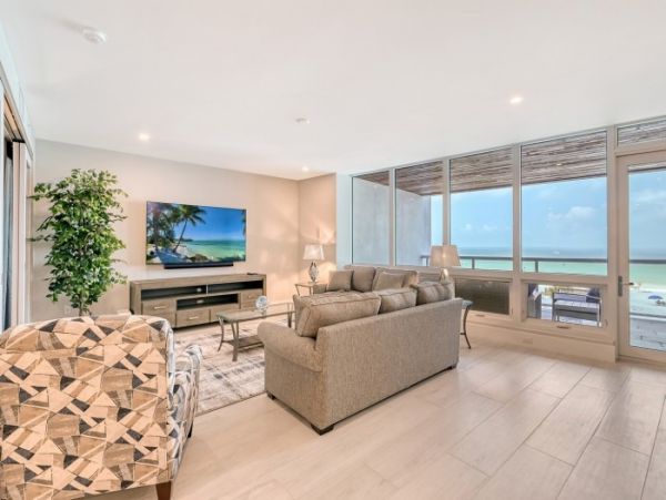 Siesta Key Beachfront Rentals | Luxury 3-Bedroom Gulf-Front Condo