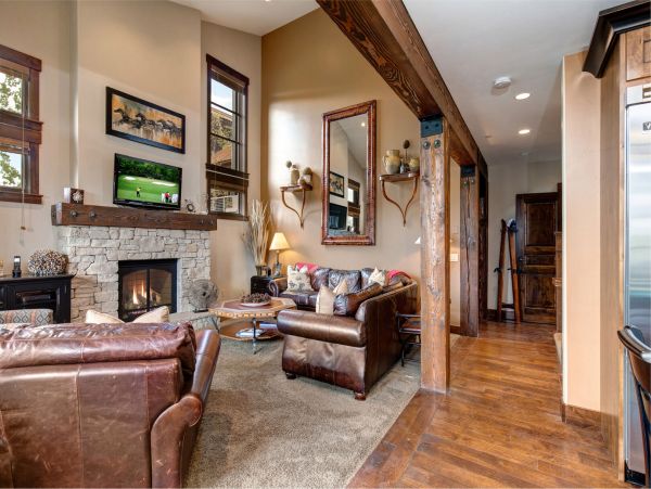 Ski-in/Ski-out Luxury Vacation Townhome with Shared Pool