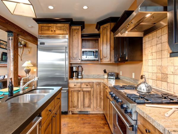 Ski-in/Ski-out Luxury Vacation Townhome with Shared Pool