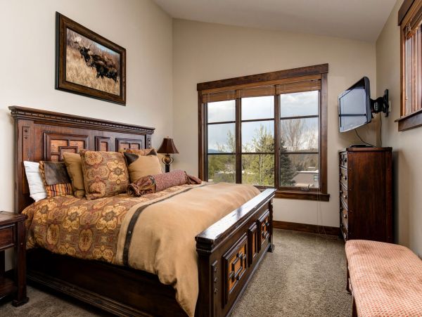 Ski-in/Ski-out Luxury Vacation Townhome with Shared Pool