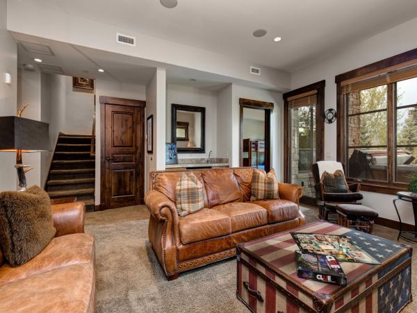 Ski-in/Ski-out Luxury Vacation Townhome with Shared Pool