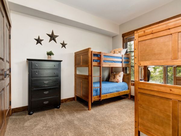 Ski-in/Ski-out Luxury Vacation Townhome with Shared Pool