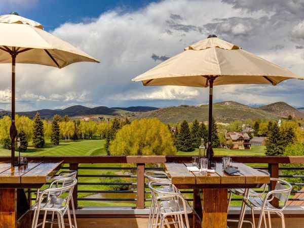 Ski-in/Ski-out Luxury Vacation Townhome with Shared Pool