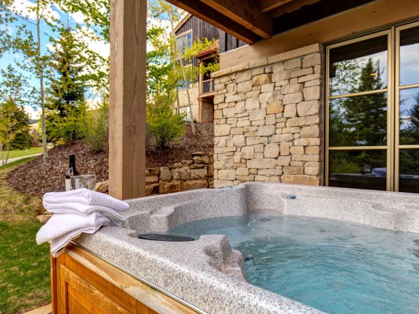 Ski-in/Ski-out Luxury Vacation Townhome with Shared Pool
