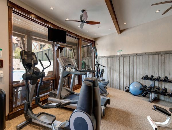 Ski-in/Ski-out Luxury Vacation Townhome with Shared Pool