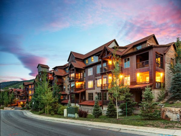 Ski-in/Ski-out Luxury Vacation Townhome with Shared Pool