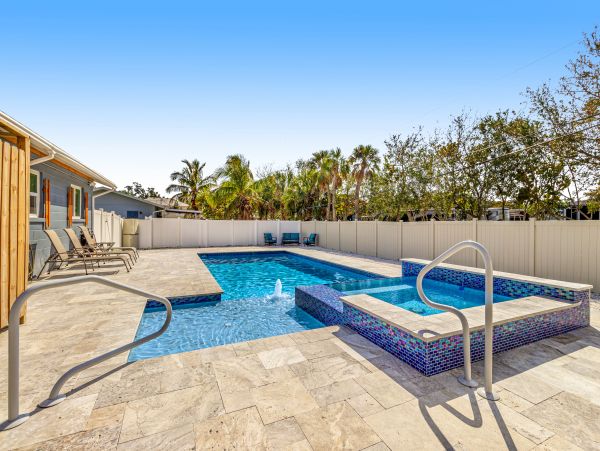 Cortez Lovely 2 Bedroom Vacation Home with Pool
