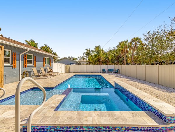 Cortez Lovely 2 Bedroom Vacation Home with Pool