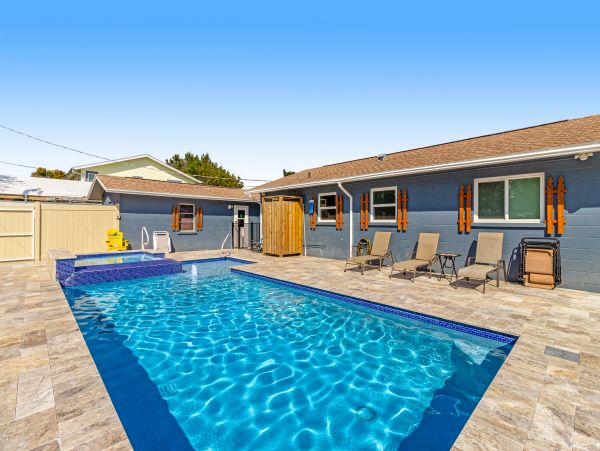 Cortez Lovely 2 Bedroom Vacation Home with Pool