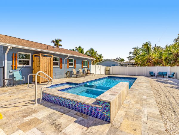 Cortez Lovely 2 Bedroom Vacation Home with Pool