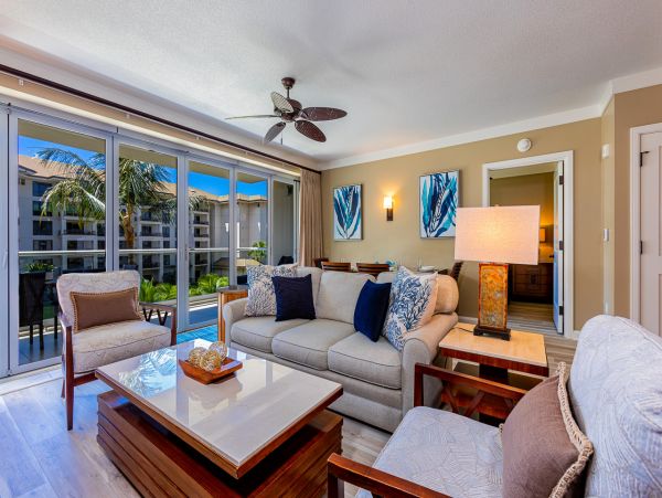Beachfront Luxury 2 Bedroom Vacation Condo in Kaanapali