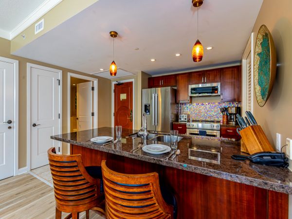 Beachfront Luxury 2 Bedroom Vacation Condo in Kaanapali