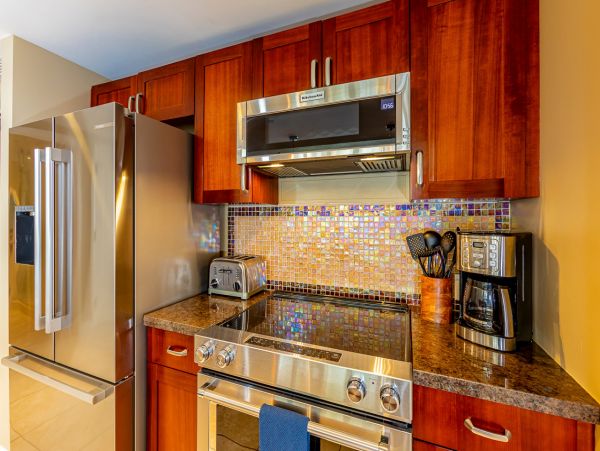 Beachfront Luxury 2 Bedroom Vacation Condo in Kaanapali