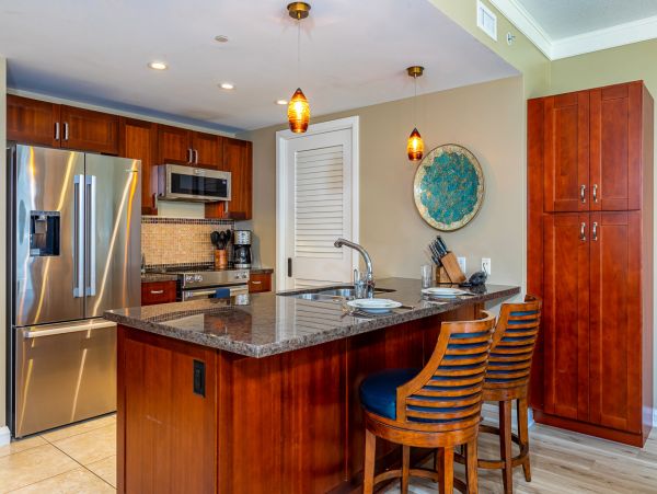 Beachfront Luxury 2 Bedroom Vacation Condo in Kaanapali