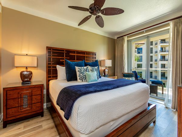 Beachfront Luxury 2 Bedroom Vacation Condo in Kaanapali