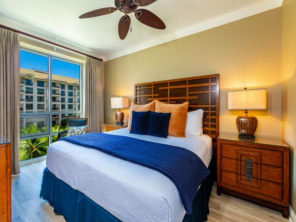 Beachfront Luxury 2 Bedroom Vacation Condo in Kaanapali
