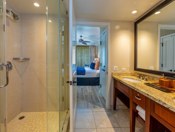 Beachfront Luxury 2 Bedroom Vacation Condo in Kaanapali