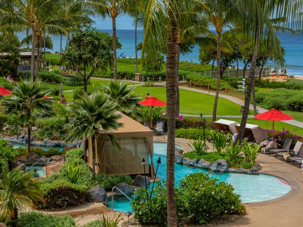 Beachfront Luxury 2 Bedroom Vacation Condo in Kaanapali