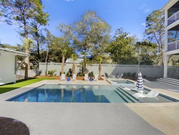 Spacious 5 Bedroom Vacation Home in Seagrove Beach