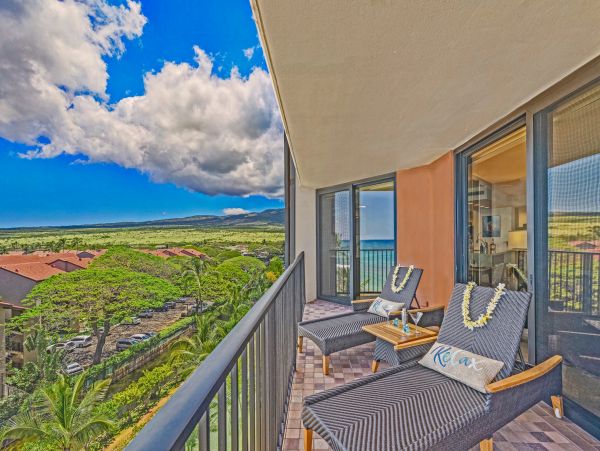 Beachfront Luxury Vacation Condo in Kaanapali Sleeps 6